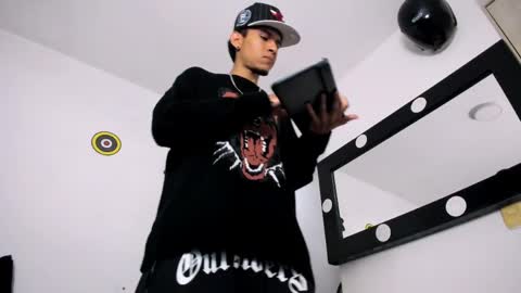 Snapshot of samuel_suarez chatting on April 2026 01:14:02 AM online show from April 2026 01:14:02 AM