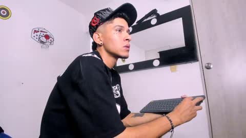 Snapshot of samuel_suarez chatting on April 2026 02:18:01 AM online show from April 2026 02:18:01 AM