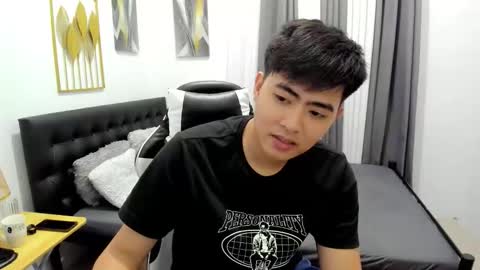 Snapshot of samuelangelo chatting on May 2026 02:17:01 AM Sam online show from May 2026 02:17:01 AM