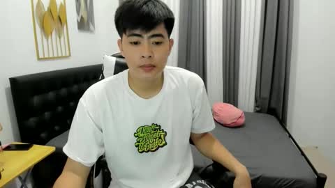 Snapshot of samuelangelo chatting on May 2026 07:02:02 AM Sam online show from May 2026 07:02:02 AM