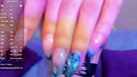 Laura mejia online show from July 2026 01:25:01 PM
