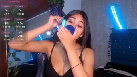 Laura mejia online show from July 2026 08:33:02 PM