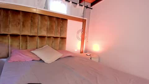 samysharky online show from October 2025 12:50:02 PM