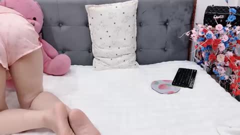 sanami_sian_ online show from June 2026 01:24:02 PM