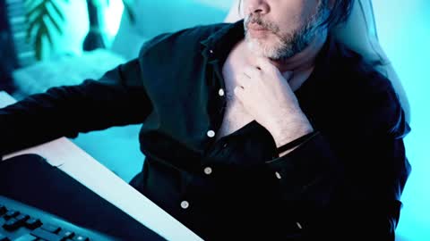 Sanders online show from February 2025 03:43:02 AM