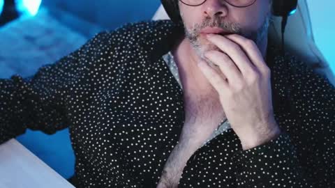 Sanders online show from February 2025 03:01:02 AM