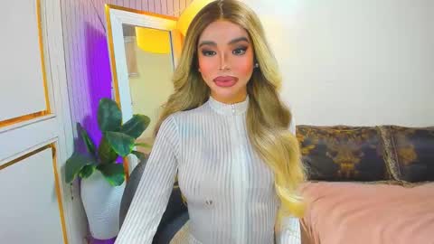 Snapshot of sandra_hornball chatting on December 2025 12:18:01 AM Sandra Hornball online show from December 2025 12:18:01 AM