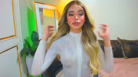 Snapshot of sandra_hornball chatting on December 2025 02:02:02 PM Sandra Hornball online show from December 2025 02:02:02 PM