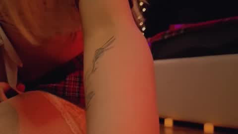 Sandy  online show from December 2025 02:40:01 AM