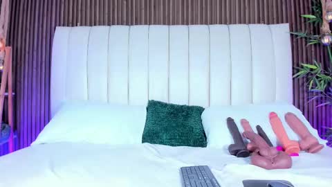 Sandra online show from October 2025 04:18:02 AM