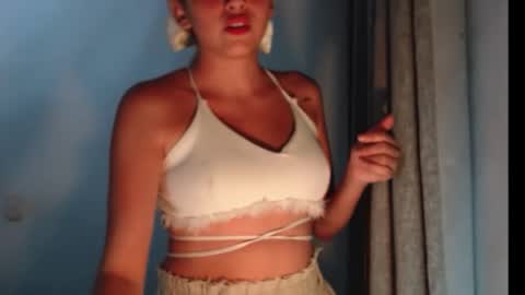 sandy_straw online show from September 2025 01:55:02 AM