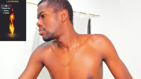 Snapshot of santi_brown1 chatting on February 2025 11:27:01 PM Santibrown online show from February 2025 11:27:01 PM