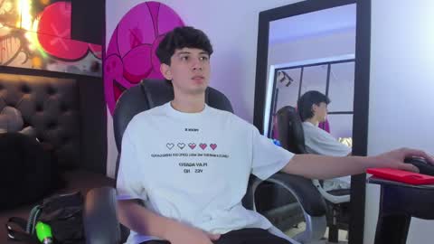 Snapshot of santi_delacruz chatting on December 2024 04:16:02 PM santi online show from December 2024 04:16:02 PM