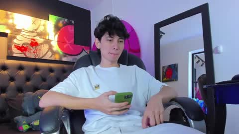 Snapshot of santi_delacruz chatting on January 2025 02:24:02 PM santi online show from January 2025 02:24:02 PM