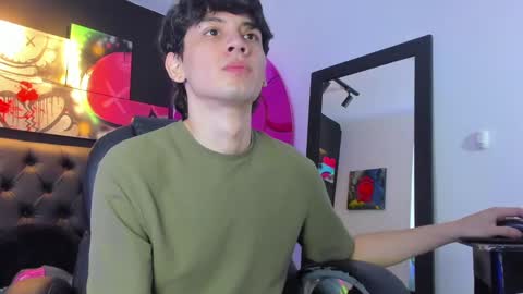 Snapshot of santi_delacruz chatting on January 2025 02:39:01 PM santi online show from January 2025 02:39:01 PM