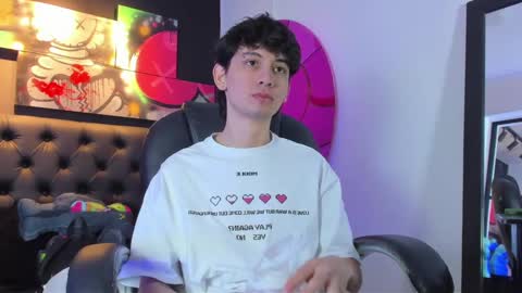 Snapshot of santi_delacruz chatting on January 2025 03:39:01 PM santi online show from January 2025 03:39:01 PM