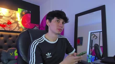 Snapshot of santi_delacruz chatting on January 2025 03:46:01 PM santi online show from January 2025 03:46:01 PM