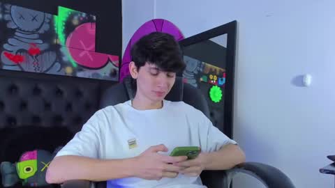 Snapshot of santi_delacruz chatting on January 2025 04:30:02 PM santi online show from January 2025 04:30:02 PM