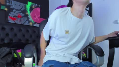 Snapshot of santi_delacruz chatting on January 2025 07:32:02 PM santi online show from January 2025 07:32:02 PM