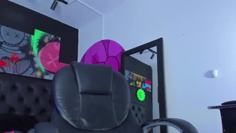 Snapshot of santi_delacruz chatting on January 2025 10:43:01 PM santi online show from January 2025 10:43:01 PM