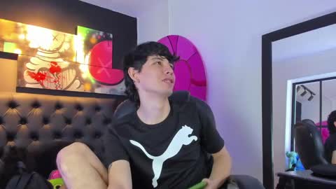 Snapshot of santi_delacruz chatting on January 2025 03:00:01 PM santi online show from January 2025 03:00:01 PM