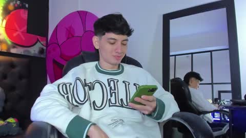 Snapshot of santi_delacruz chatting on February 2025 02:57:01 PM santi online show from February 2025 02:57:01 PM