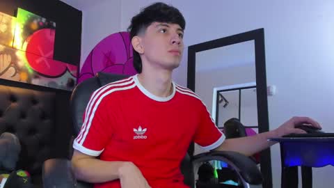 Snapshot of santi_delacruz chatting on February 2025 03:03:01 PM santi online show from February 2025 03:03:01 PM