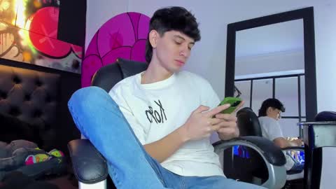 Snapshot of santi_delacruz chatting on February 2025 03:37:02 PM santi online show from February 2025 03:37:02 PM