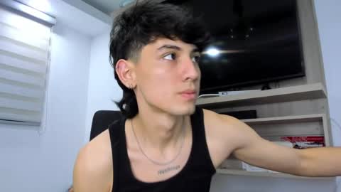 Snapshot of santi_delacruz chatting on October 2025 05:15:01 AM santi online show from October 2025 05:15:01 AM