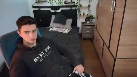 santi_ss online show from May 2026 02:12:01 PM