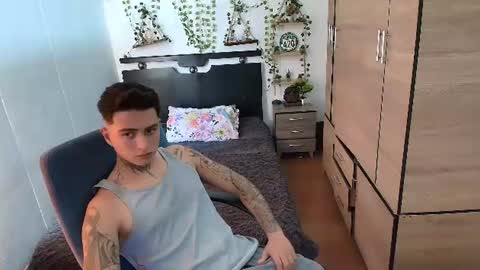 santi_ss online show from June 2026 04:49:02 PM