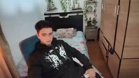 santi_ss online show from July 2026 04:13:01 PM