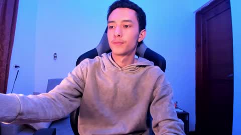 santi_twink19 online show from December 2024 04:28:02 AM