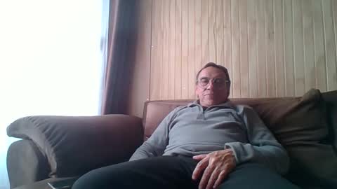 santiago_n online show from June 2026 06:32:02 PM