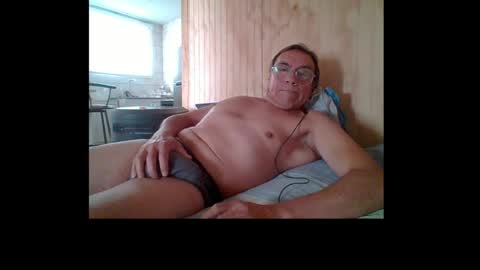 santiago_n online show from June 2026 07:02:02 PM