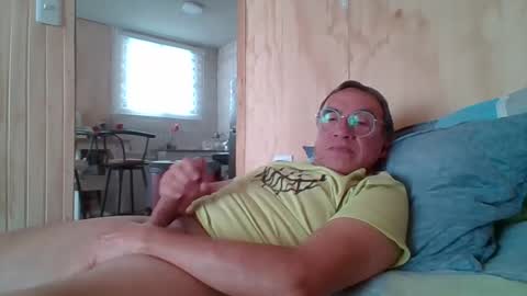 santiago_n online show from June 2026 04:20:01 PM