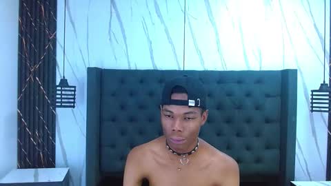 Snapshot of santiago_ortiz chatting on February 2026 10:06:02 PM Santiiiiii online show from February 2026 10:06:02 PM