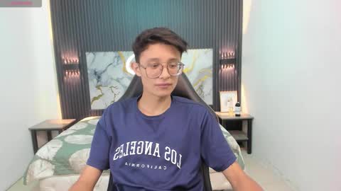 santiago_russo18 online show from February 2026 07:44:02 PM