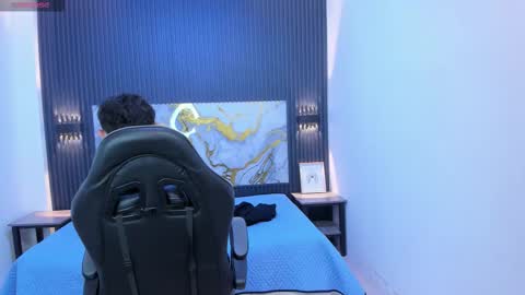 santiago_russo18 online show from March 2026 07:09:01 PM