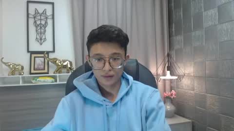 santiago_russo18 online show from April 2026 11:47:01 AM