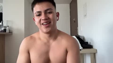 santiagomg_ online show from July 2026 09:09:02 PM