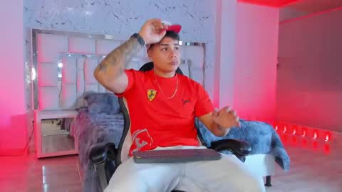 Snapshot of santiagoreyesft chatting on September 2025 04:03:01 AM Santi Reyes online show from September 2025 04:03:01 AM