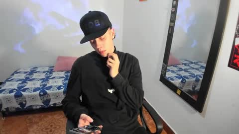 Julius Novachrono  online show from February 2026 05:04:01 AM