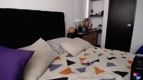 Santii online show from January 2025 06:02:01 PM