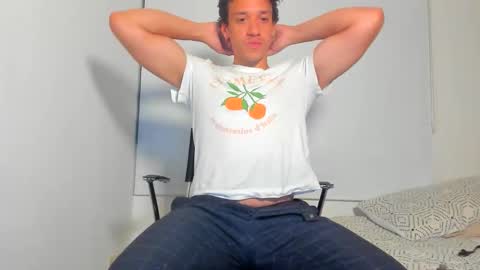 Snapshot of santitoerick_ chatting on May 2026 04:52:01 AM Erick Santos online show from May 2026 04:52:01 AM