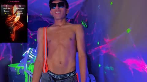 Santii online show from October 2025 09:22:01 PM