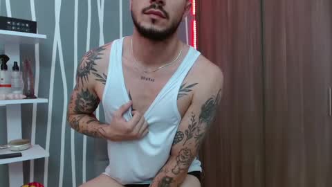 Santy Torres online show from November 2025 03:17:01 AM