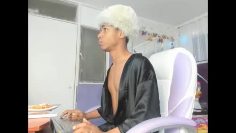 Snapshot of santy_bigcock_01 chatting on November 2025 02:04:01 PM santy online show from November 2025 02:04:01 PM