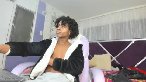 Snapshot of santy_bigcock_01 chatting on December 2025 06:45:02 PM santy online show from December 2025 06:45:02 PM