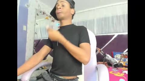 Snapshot of santy_bigcock_01 chatting on January 2026 04:06:02 AM santy online show from January 2026 04:06:02 AM